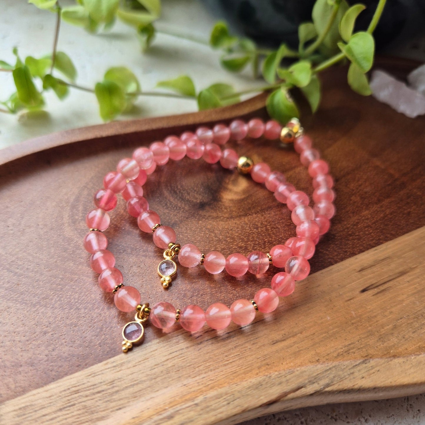 GLEDENDE ENGASJEMENT armbånd Cherry Quartz - bergamott DESIGN