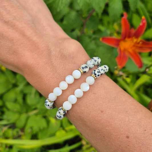 GLEDENS HARMONI armbånd Dalmatian stone, Mother of Pearl - bergamott DESIGN