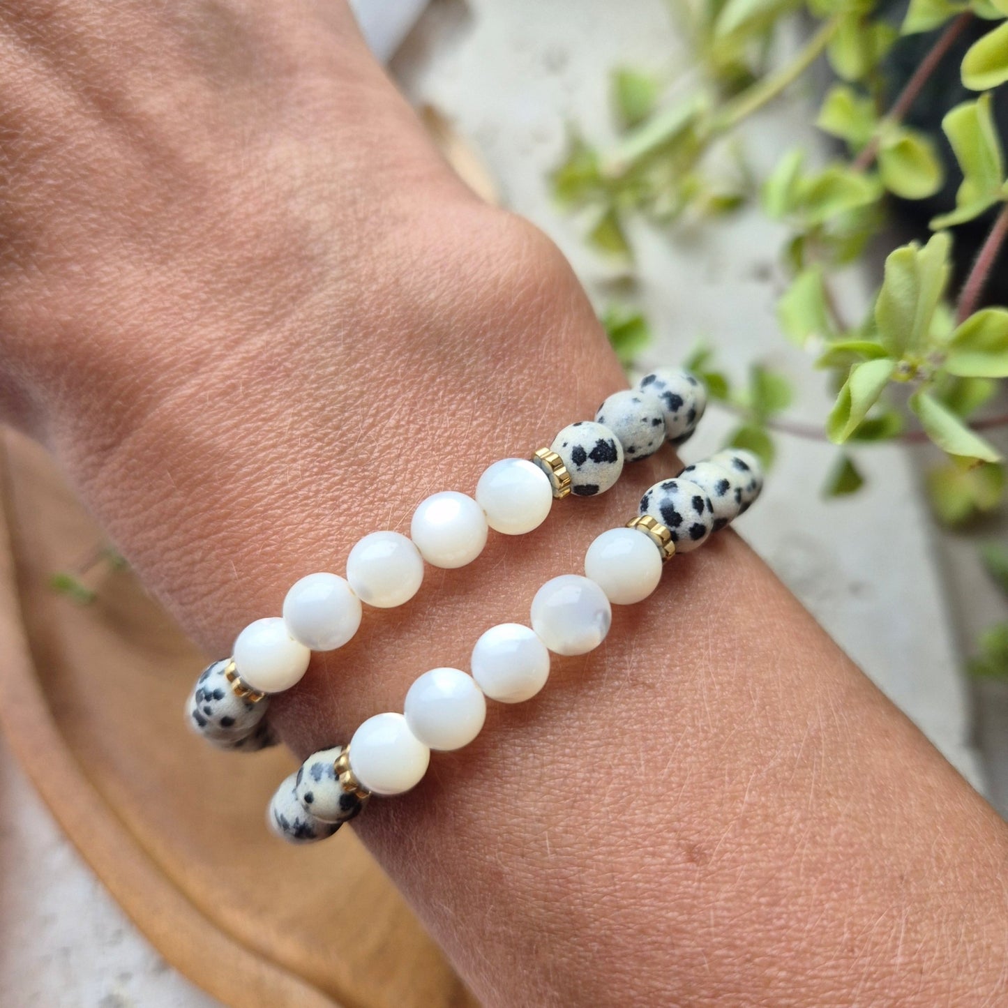 GLEDENS HARMONI armbånd Dalmatian stone, Mother of Pearl - bergamott DESIGN