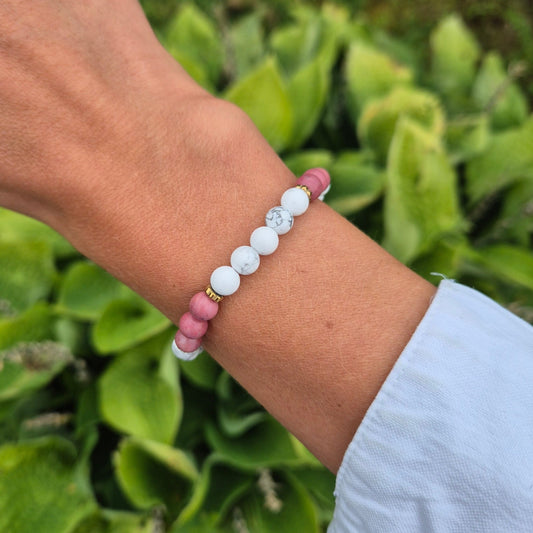HJERTERO armbånd Howlite, Rhodonite - bergamott DESIGN