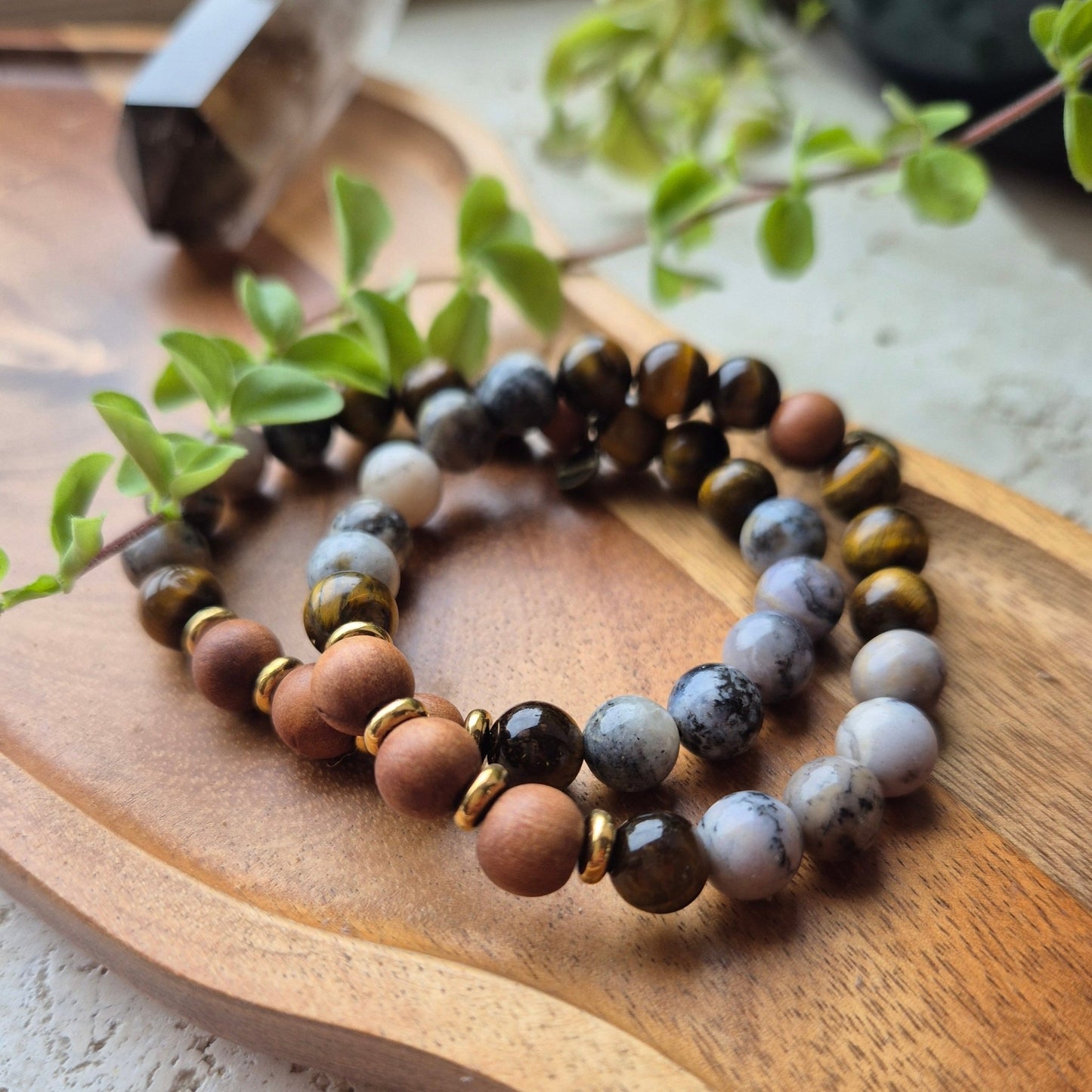 JORDNÆR STYRKE armbånd Dendritic Agate, Tigers Eye, Sandalwood - bergamott DESIGN