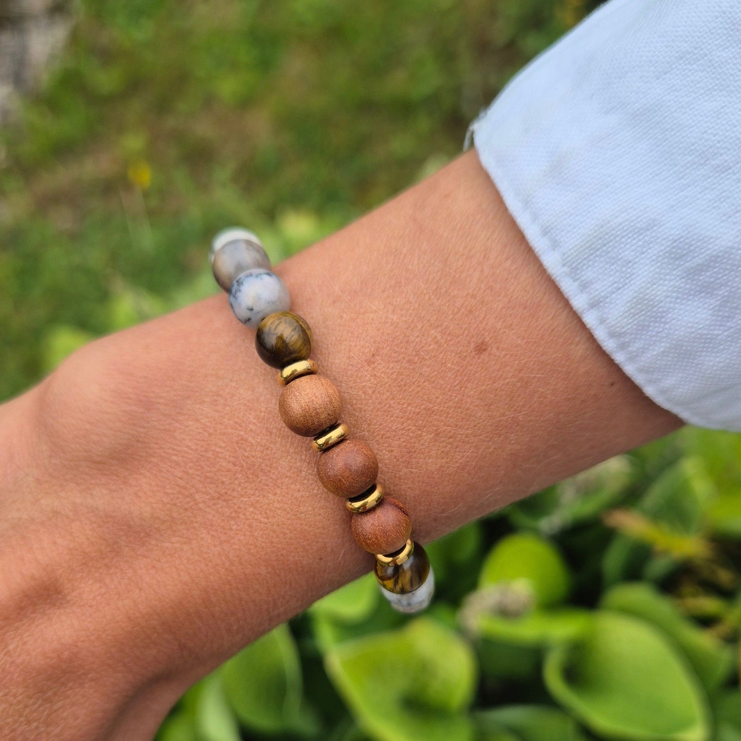 JORDNÆR STYRKE armbånd Dendritic Agate, Tigers Eye, Sandalwood - bergamott DESIGN