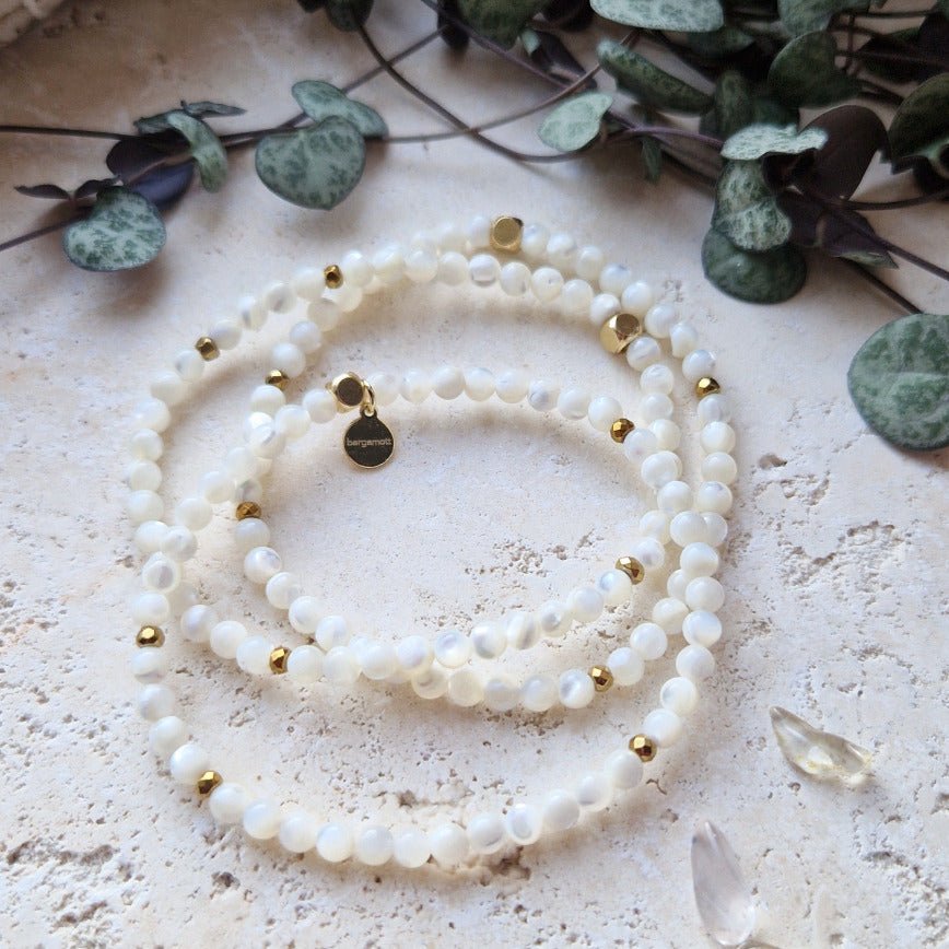 PERLENDE POTENSIALE Petite armbånd Mother of Pearl - bergamott DESIGN