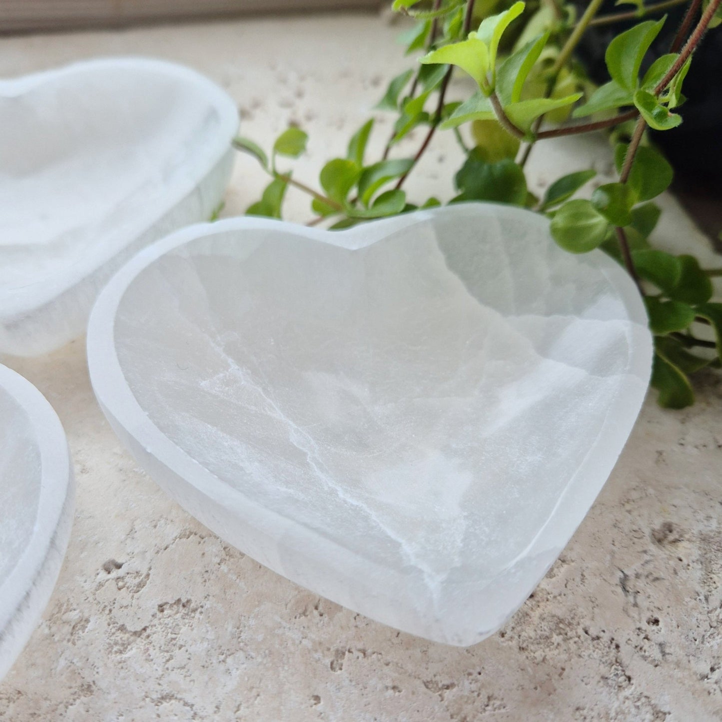 SELENITE HJERTE SKÅL 10cm - bergamott DESIGN