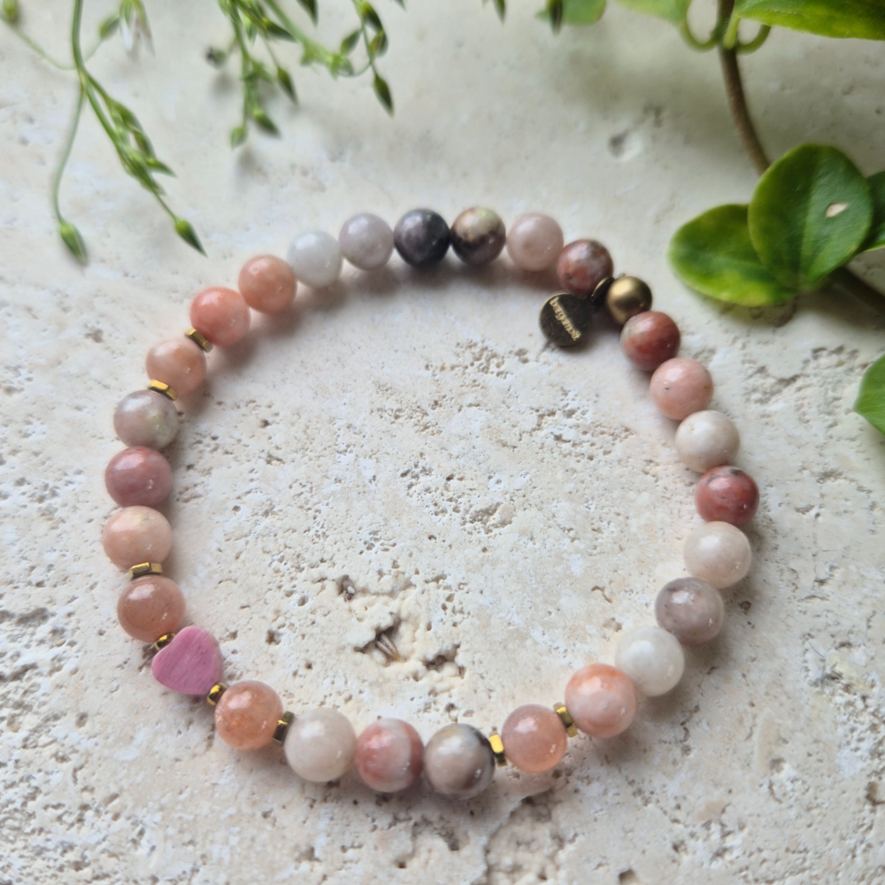 OMSORGSFULLT HJERTE armbånd Plum Blossom, Sunstone, Rhodonite