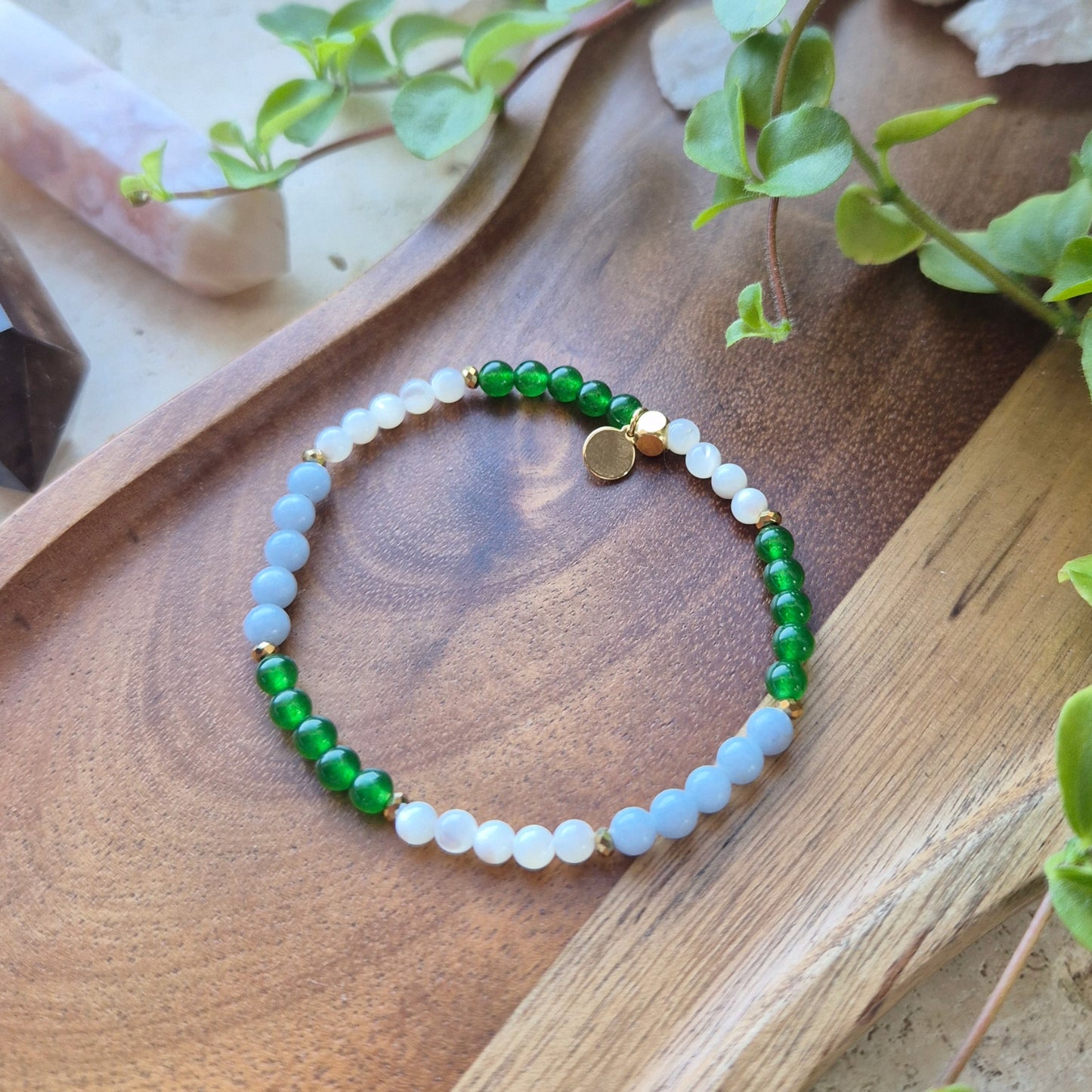 BEVISST KOMMUNIKASJON Petite armbånd Jade, Angelite, MOP