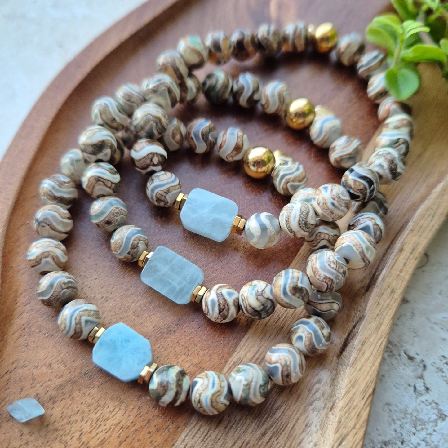 BEROLIGENDE LYKKE armbånd Tibetan Agate, Aquamarine - bergamott DESIGN