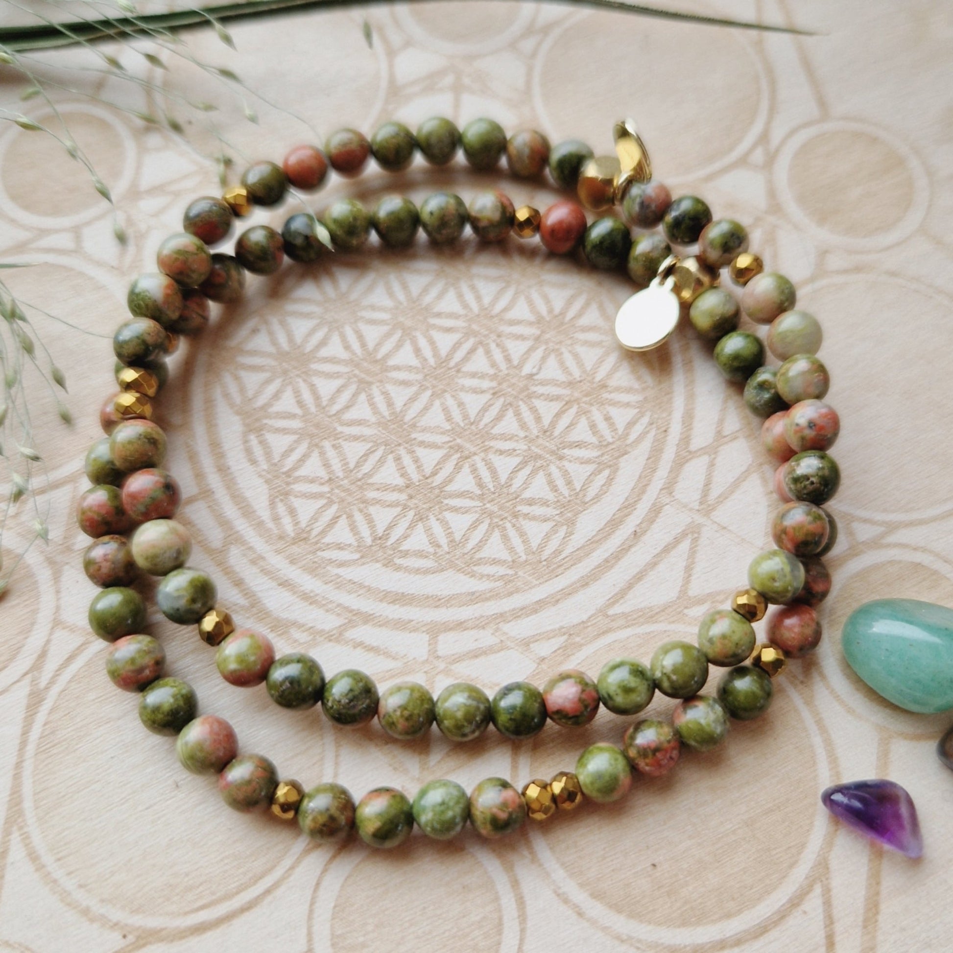 FORLØSENDE HJERTE Petite armbånd Unakite - bergamott DESIGN