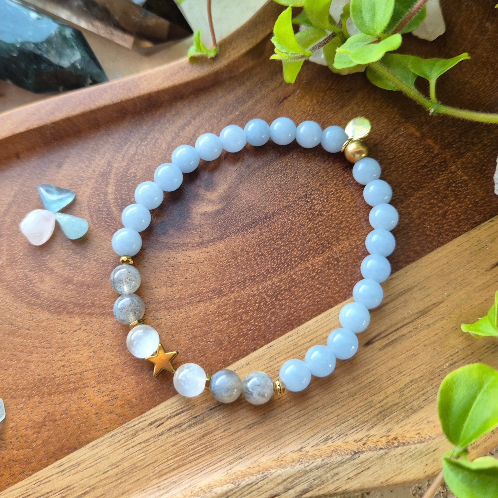 FRIGJØRENDE KLARHET armbånd Angelite, Labradorite, Selenite - bergamott DESIGN