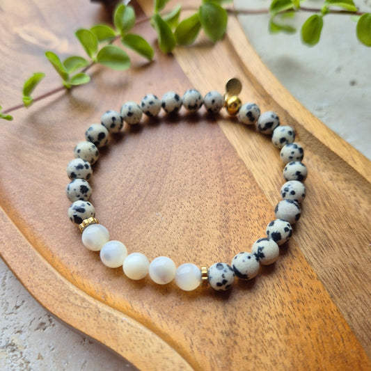 GLEDENS HARMONI armbånd Dalmatian stone, Mother of Pearl - bergamott DESIGN