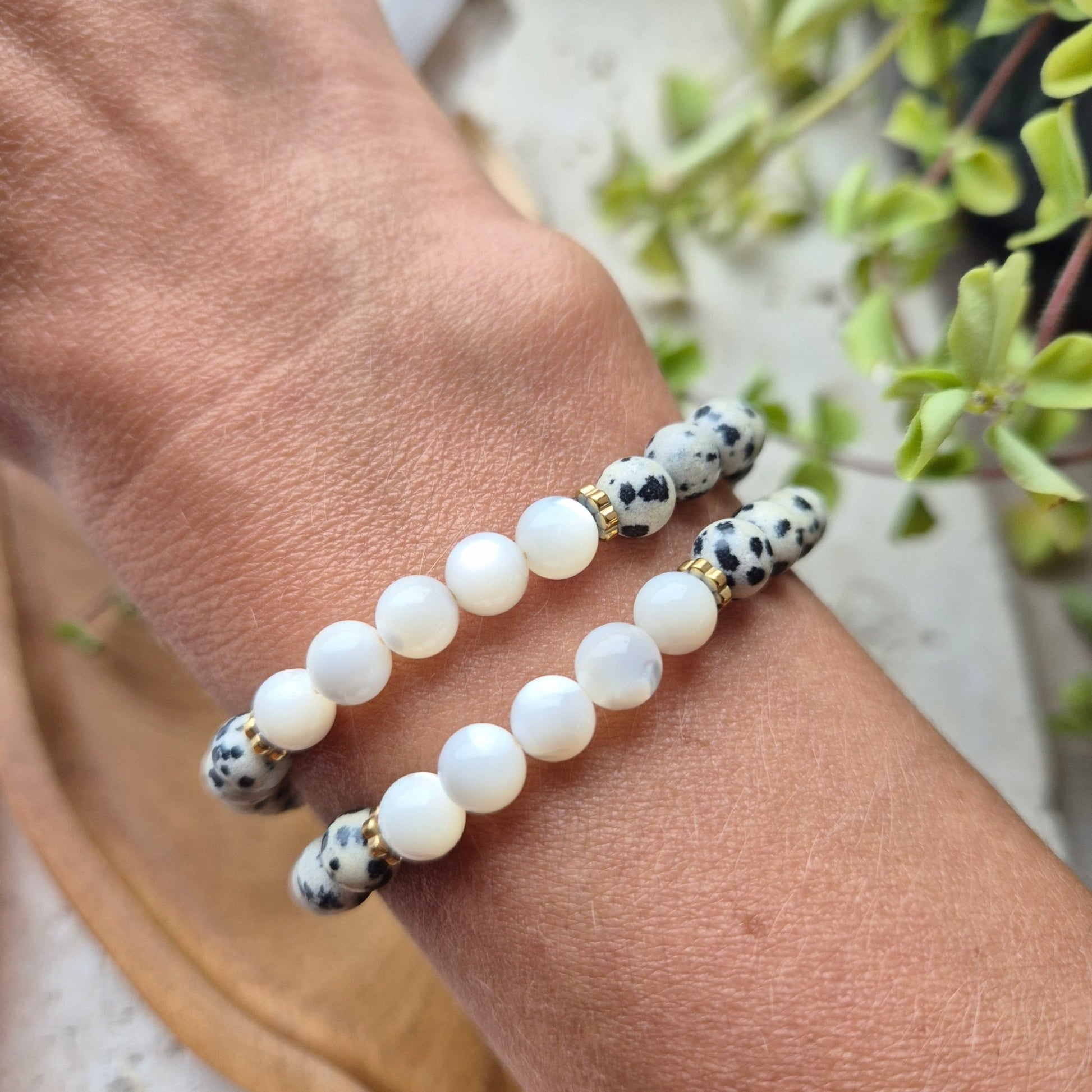 GLEDENS HARMONI armbånd Dalmatian stone, Mother of Pearl - bergamott DESIGN