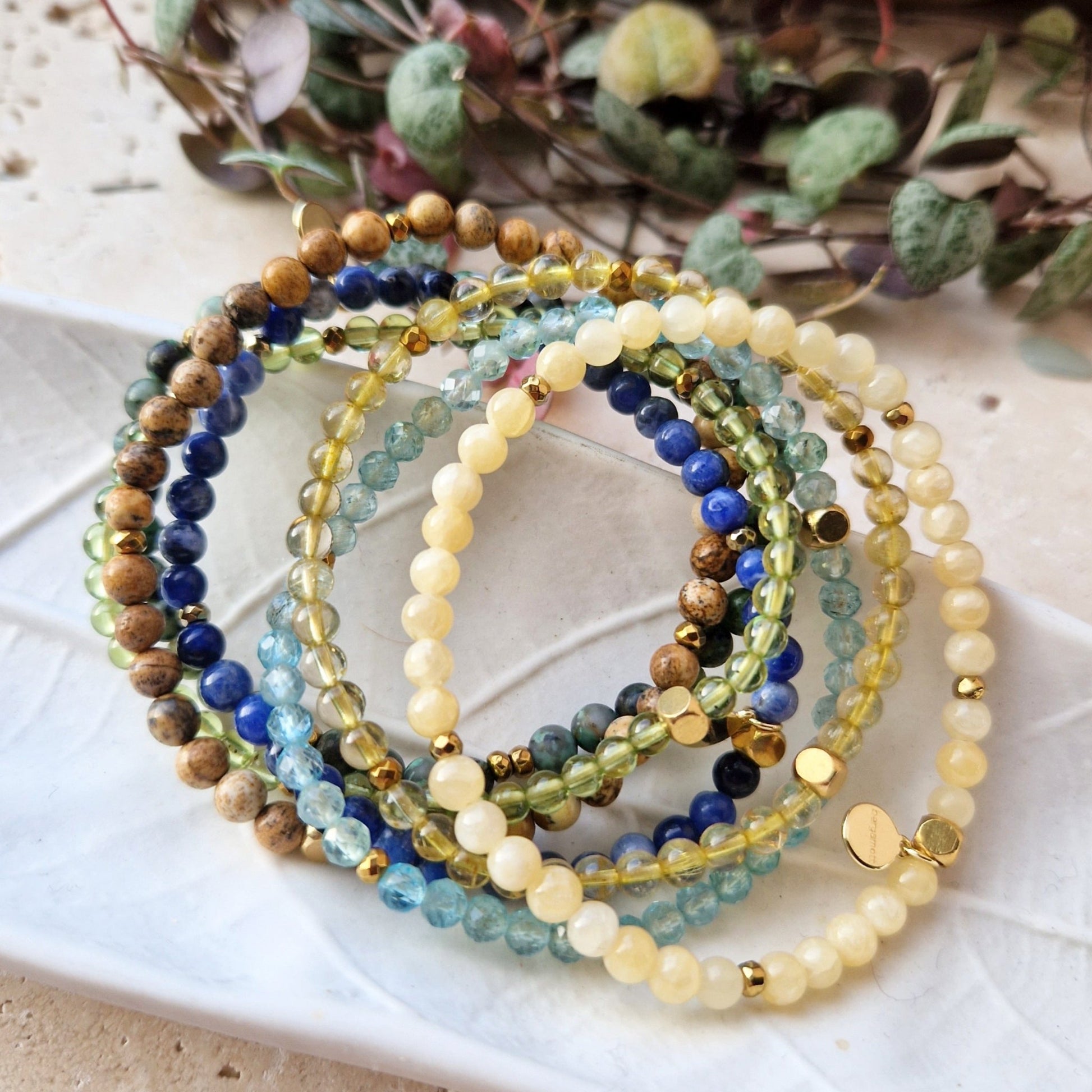 JORDENDE BEVISSTHET Petite armbånd Picture Jasper - bergamott DESIGN