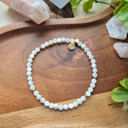 PERLENDE POTENSIALE Petite armbånd Mother of Pearl - bergamott DESIGN