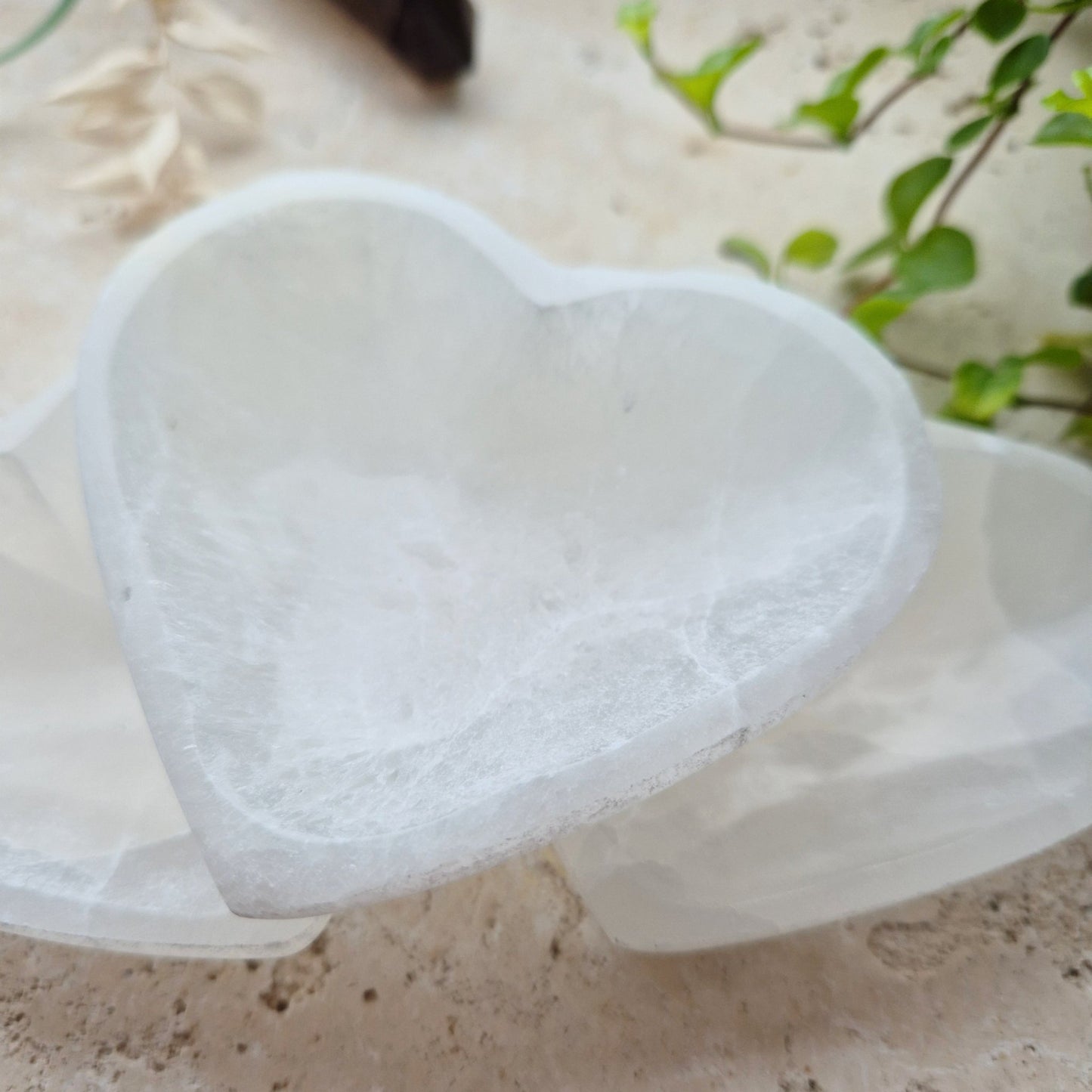SELENITE HJERTE SKÅL 10cm - bergamott DESIGN