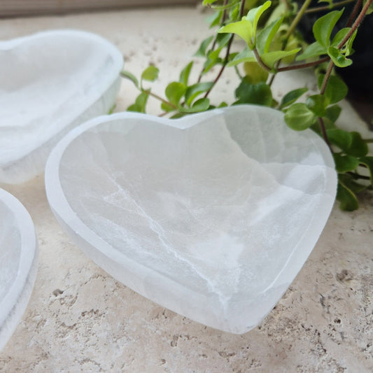 SELENITE HJERTE SKÅL 10cm - bergamott DESIGN