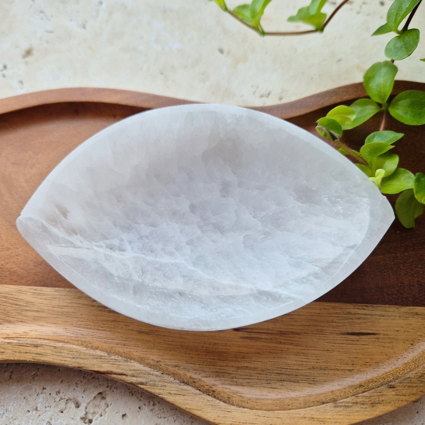 SELENITE ØYE SKÅL 10cm - bergamott DESIGN