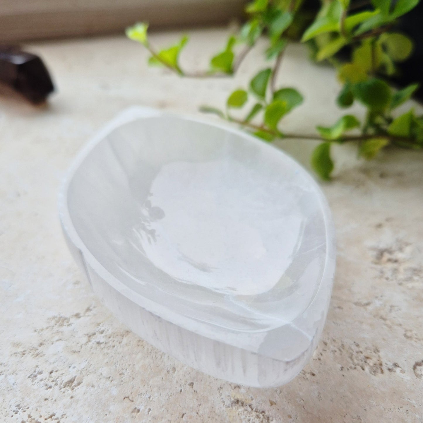 SELENITE ØYE SKÅL 10cm - bergamott DESIGN