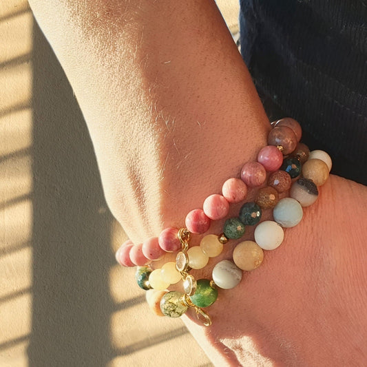 HELENDE KJÆRLIGHET armbånd Rhodonite, Rose Quartz - bergamott DESIGN